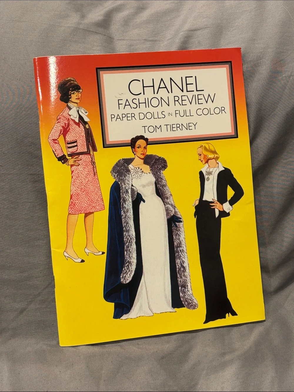 CHANEL Vintage Fashion Review Book